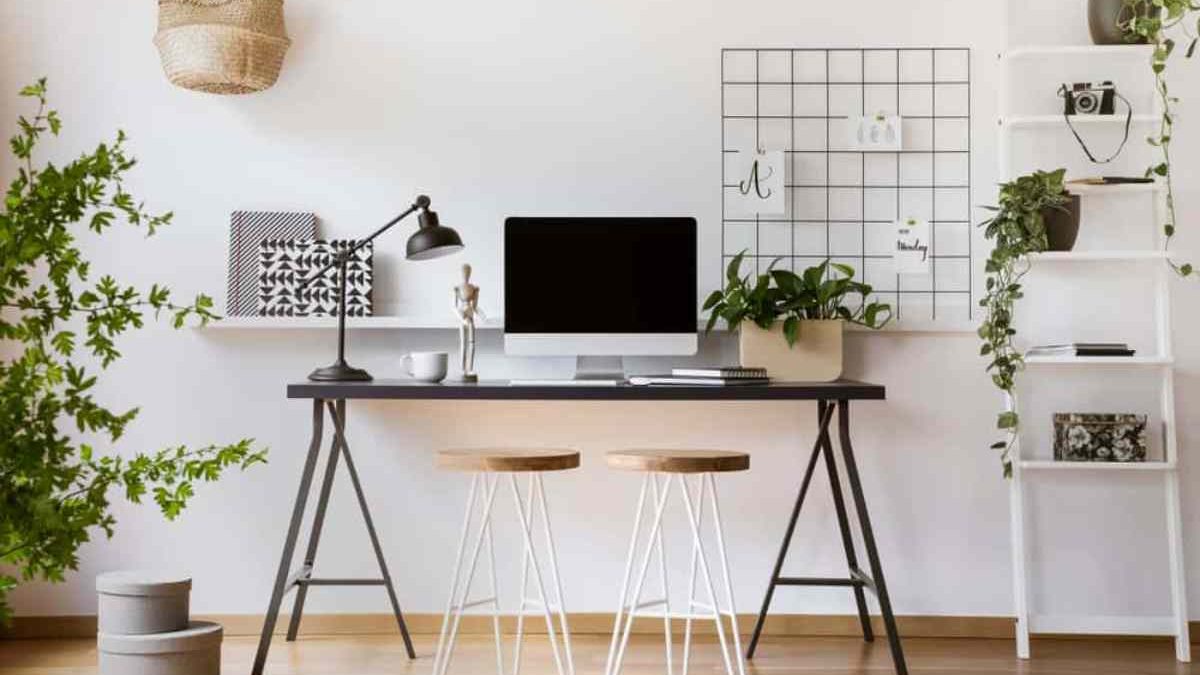 Top 5 Desk Outlet Solutions for a Clutter-Free Workspace